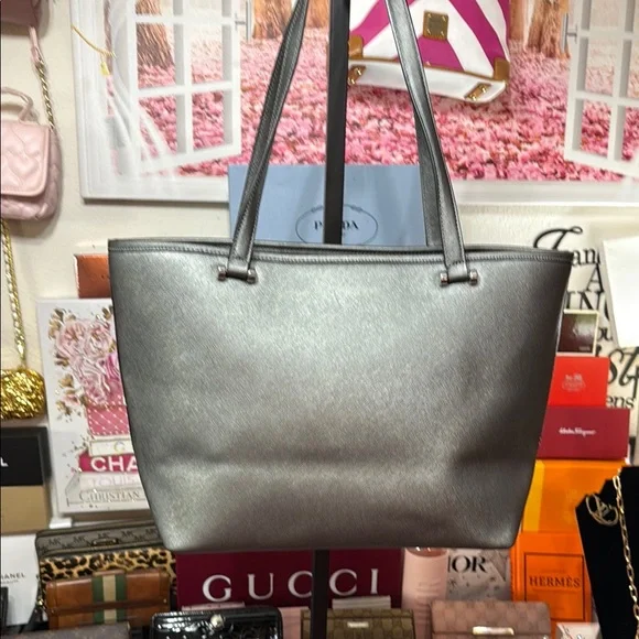 DKNY Elegant Silver Tote Bag - Picture 3 of 7